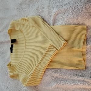 Yellow, fitted sweater